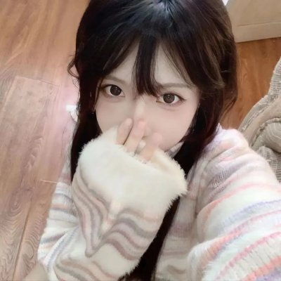 草丛中的人